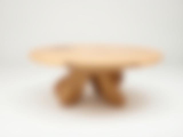 Tavolo Nuvola - Un tavolo da caffè artigianale con base ispirata alle nuvole.